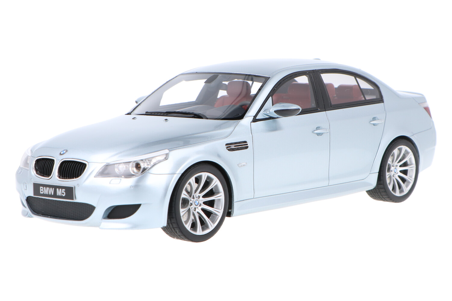 BMW M5 Phase 2 (E60) - Modelauto schaal 1:18