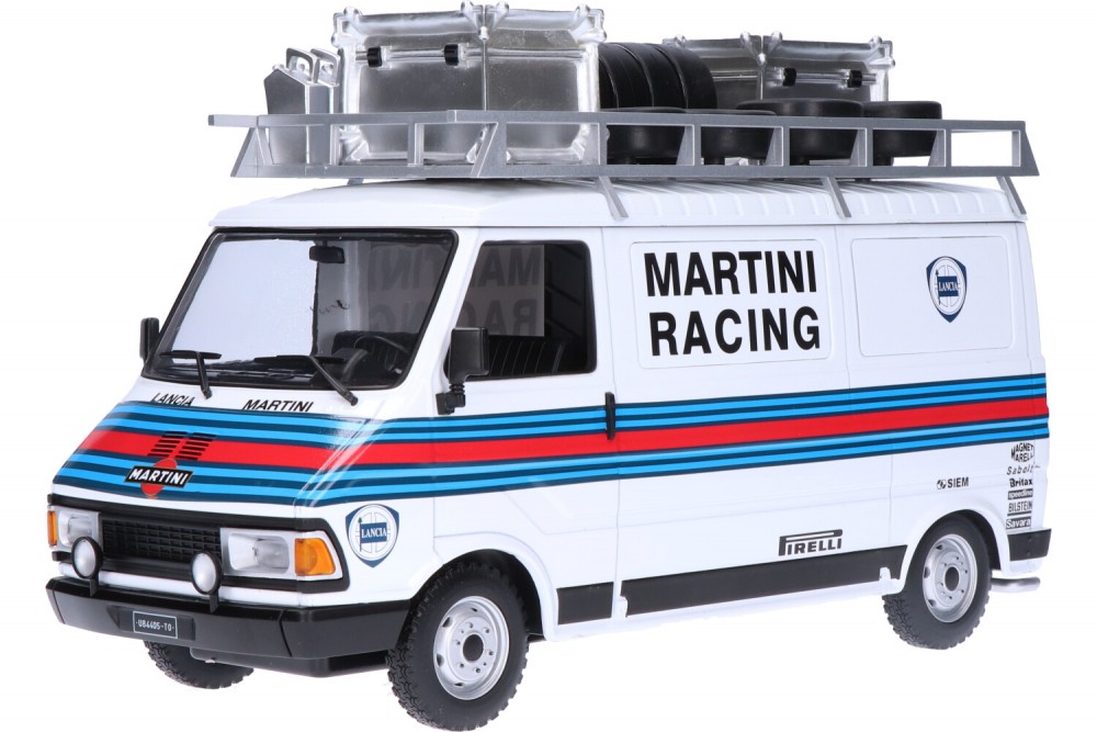 Fiat-242-Rally-Assistance-Martini-Racing-Team-18RMC059XE_13154895102329564Fiat-242-Rally-Assistance-Martini-Racing-Team-18RMC059XE_Houseofmodelcars_.jpg