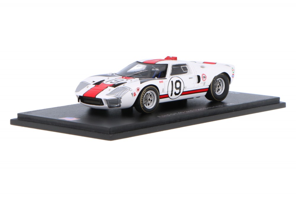 Ford-GT40-12H-US251_13159580006792518Ford-GT40-12H-US251_Houseofmodelcars_.jpg