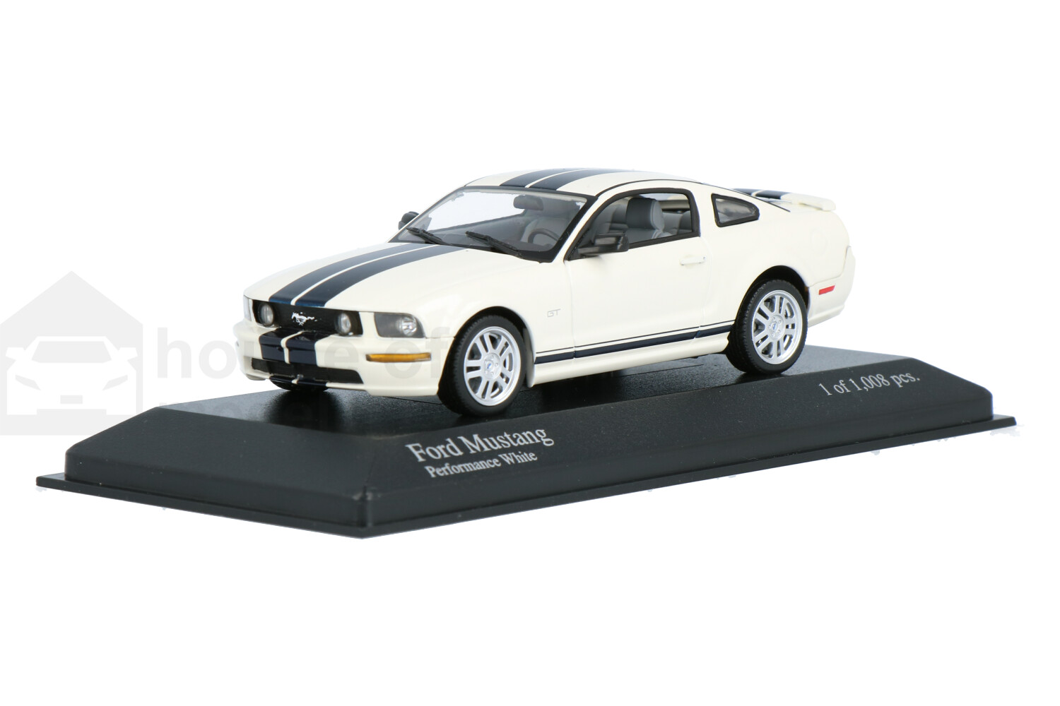 Ford-Mustang-400084124_13154012138080454-MinichampsFord-Mustang-400084124_Houseofmodelcars_.jpg
