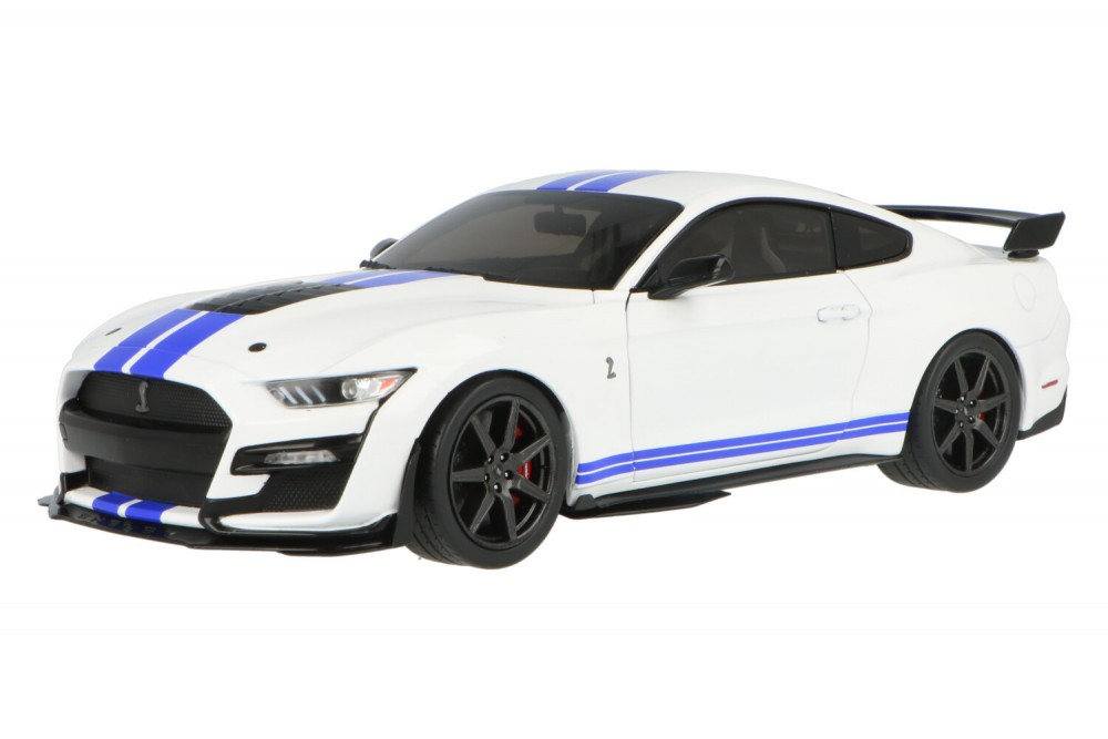 Ford-Shelby-GT500-Fasttrack-S1805904_13153663506012075Ford-Shelby-GT500-Fasttrack-S1805904_Houseofmodelcars_.jpg