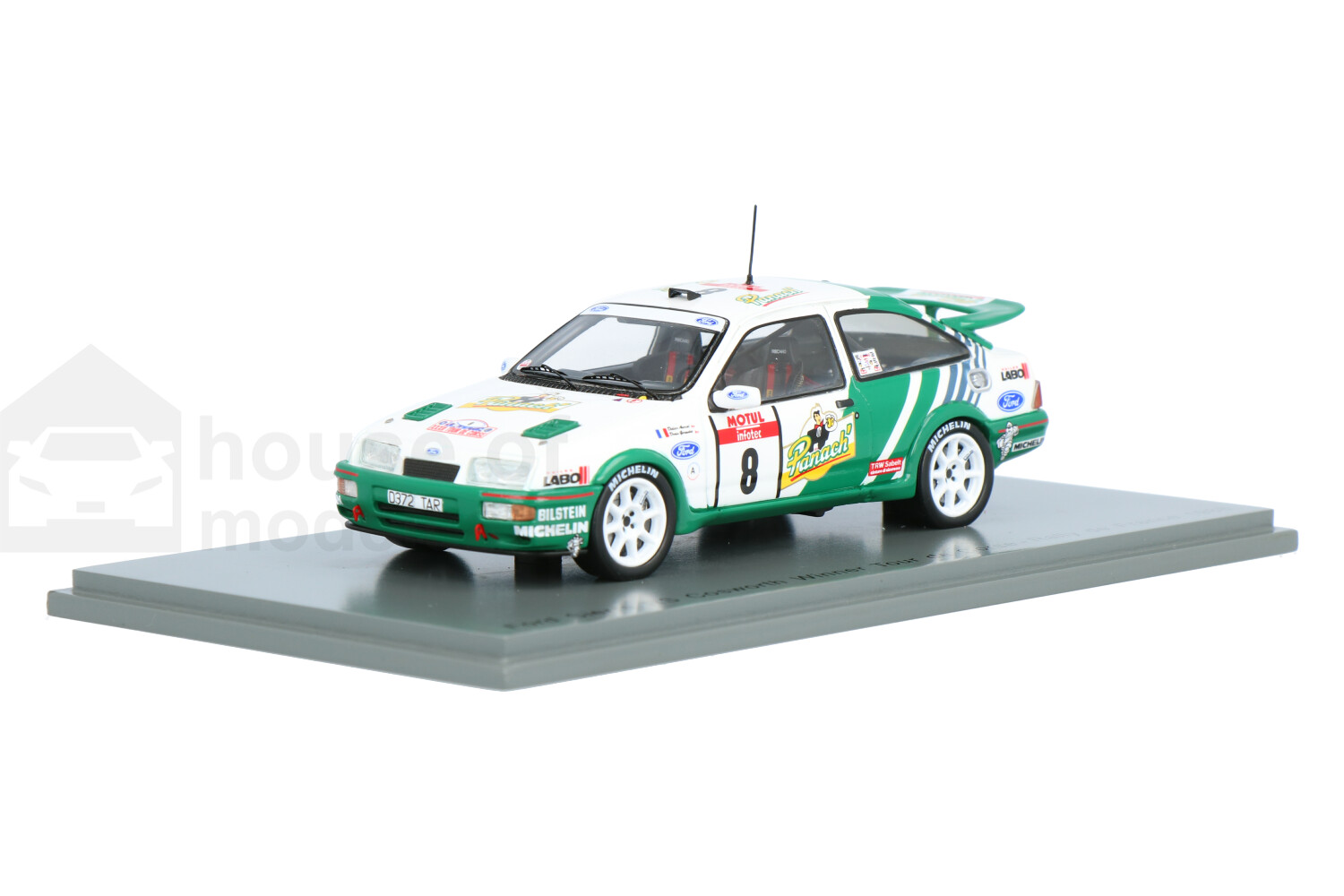 Ford-Sierra-RS-Cosworth-S2626_13159580006926265-SparkFord-Sierra-RS-Cosworth-S2626_Houseofmodelcars_.jpg