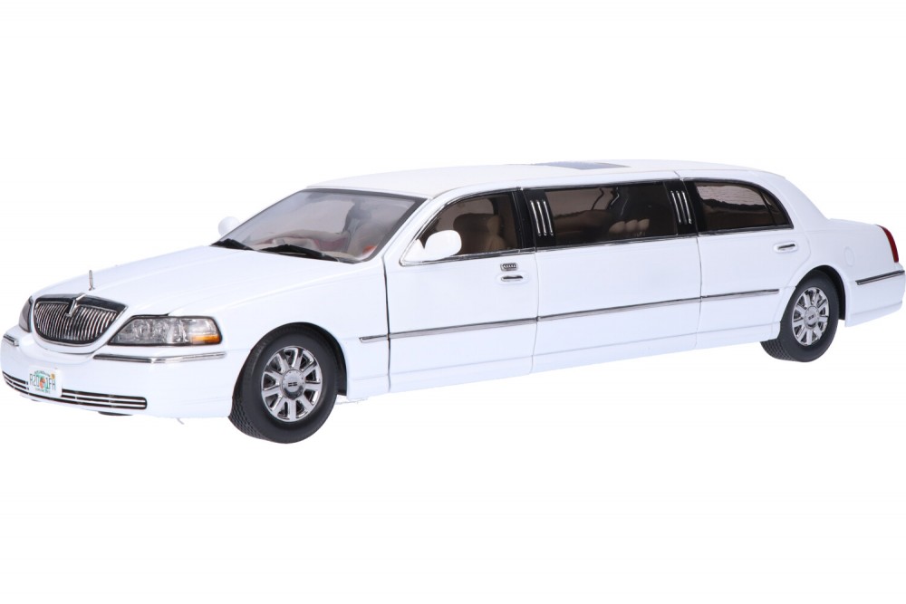 Lincoln-Town-Car-Limouseine-4201_1315657440042017Lincoln-Town-Car-Limouseine-4201_Houseofmodelcars_.jpg