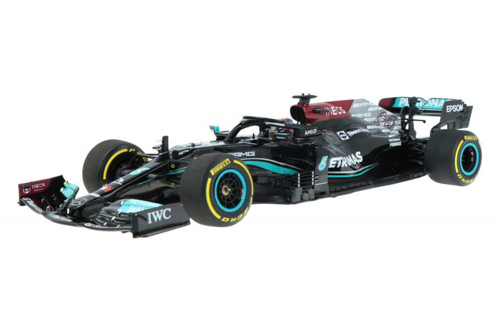 Mercedes-AMG-Petronas-F1-Team-110212144_13154012138760769Mercedes-AMG-Petronas-F1-Team-110212144_Houseofmodelcars_.jpg