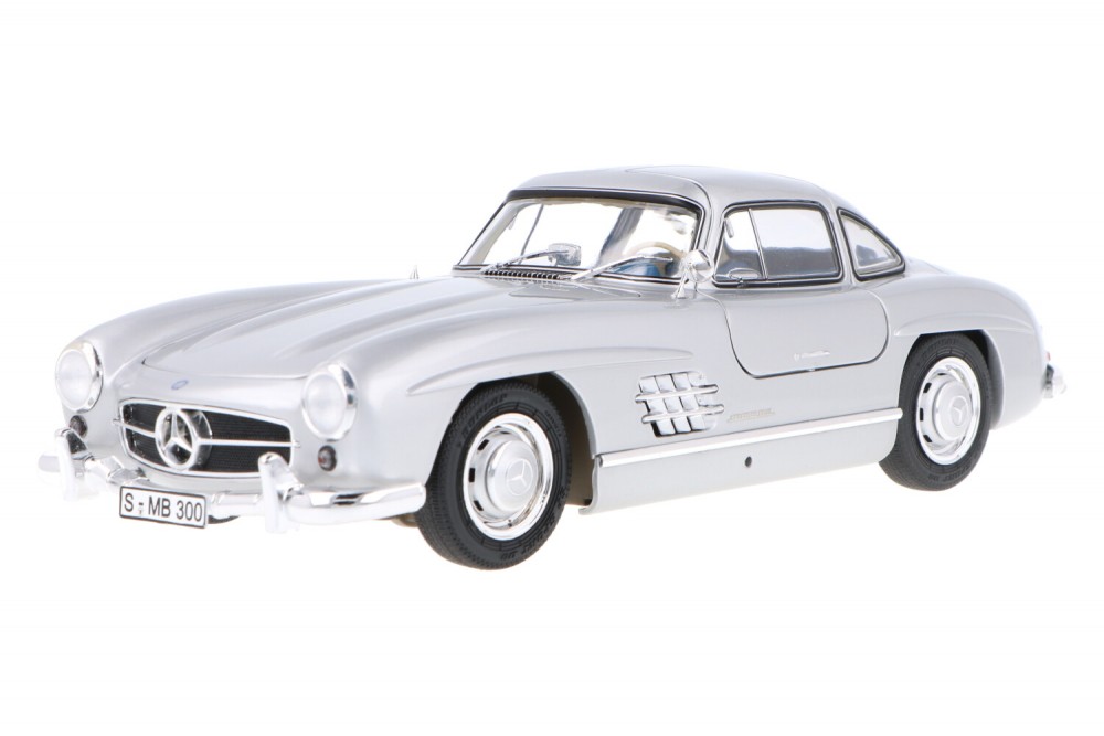 Mercedes-Benz-300SL-Coupe-450045200_13154007864057580Frank PendersMercedes-Benz-300SL-Coupe-450045200_Houseofmodelcars_.jpg