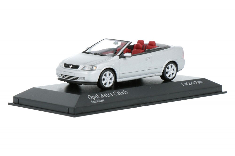 Opel-Astra-Cabriolet-430049130_13154012138037496-Minichamps_Houseofmodelcars_.jpg