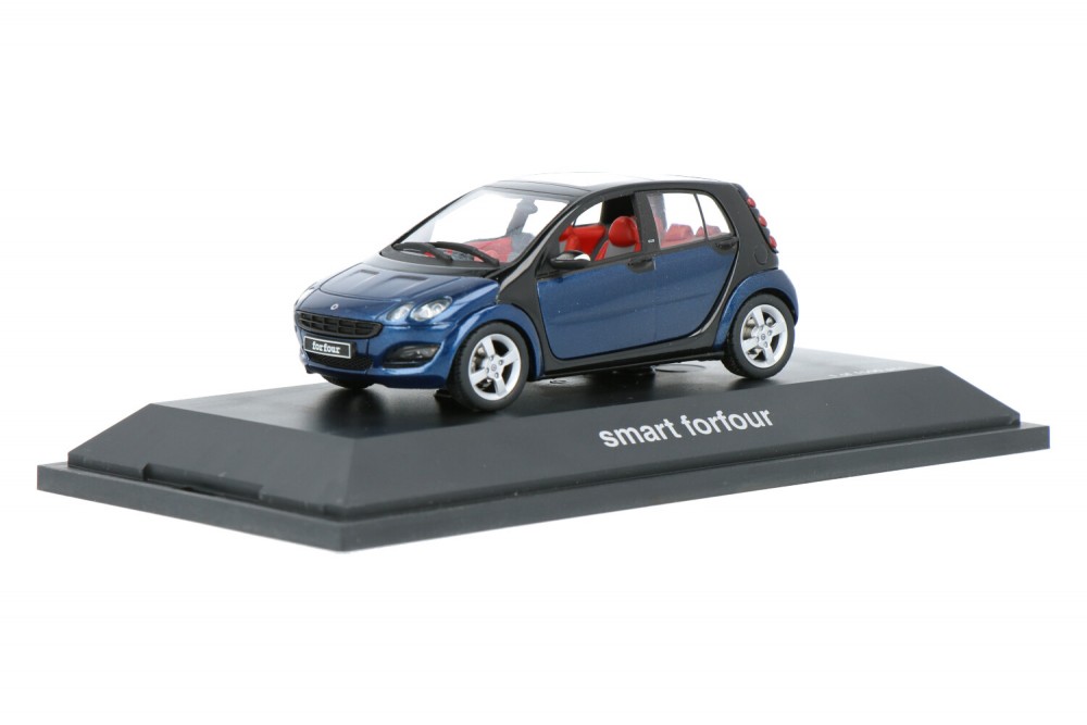 Smart-forfour-04691_13154007864046911-Schuco_Houseofmodelcars_.jpg