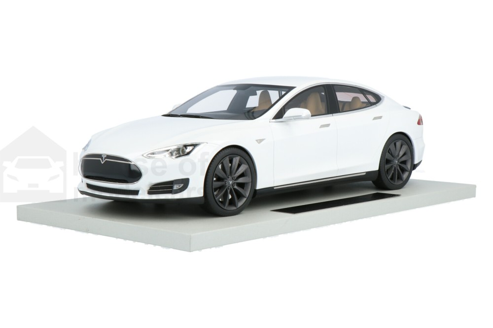 Tesla-Model-S-LS028B_13157445902868861-LSCollectiblesTesla-Model-S-LS028B_Houseofmodelcars_.jpg